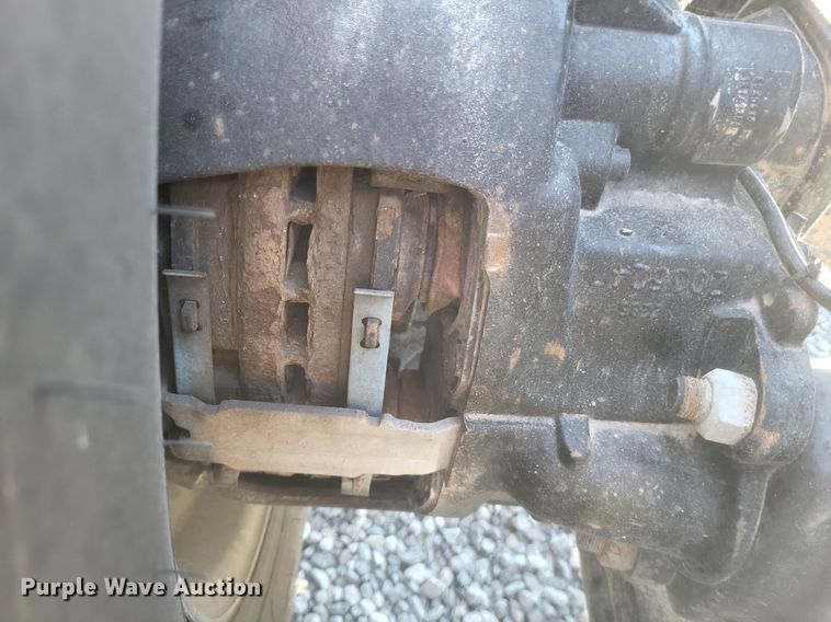 image for item MI9804 2013 Freightliner Cascadia  semi truck