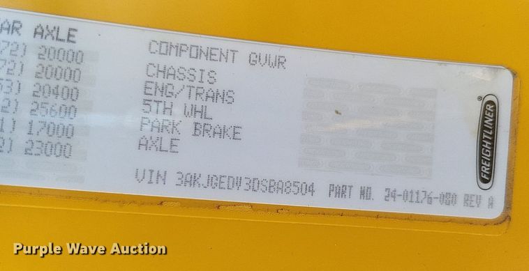 image for item MI9804 2013 Freightliner Cascadia  semi truck