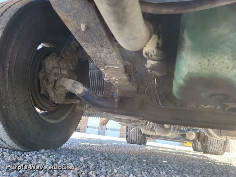 image for item MI9805 2011 Volvo VNM  semi truck