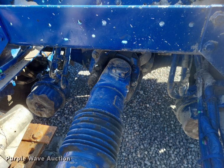 image for item MI9805 2011 Volvo VNM  semi truck