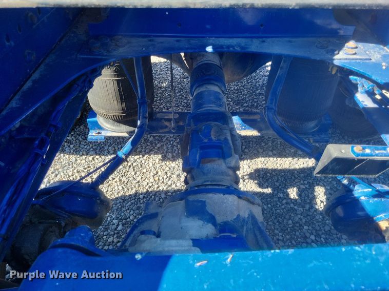 image for item MI9805 2011 Volvo VNM  semi truck