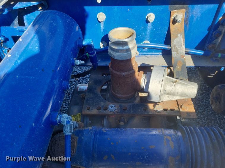 image for item MI9805 2011 Volvo VNM  semi truck