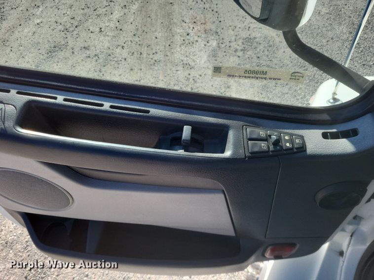 image for item MI9805 2011 Volvo VNM  semi truck