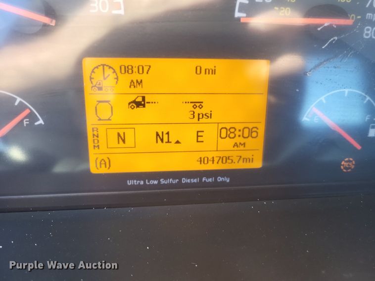 image for item MI9805 2011 Volvo VNM  semi truck