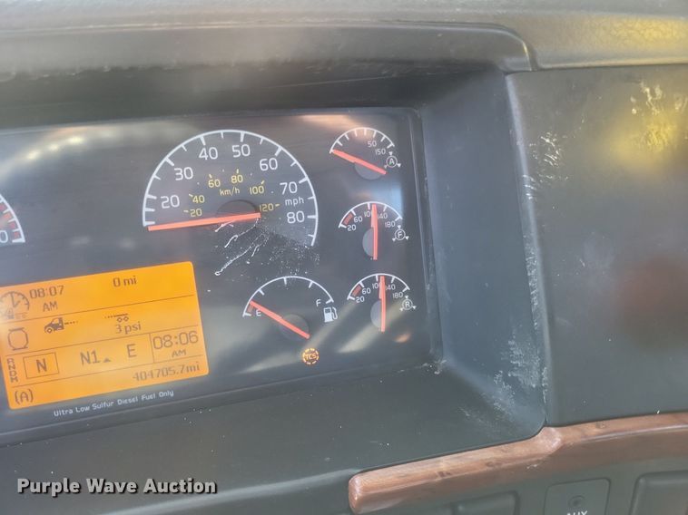 image for item MI9805 2011 Volvo VNM  semi truck