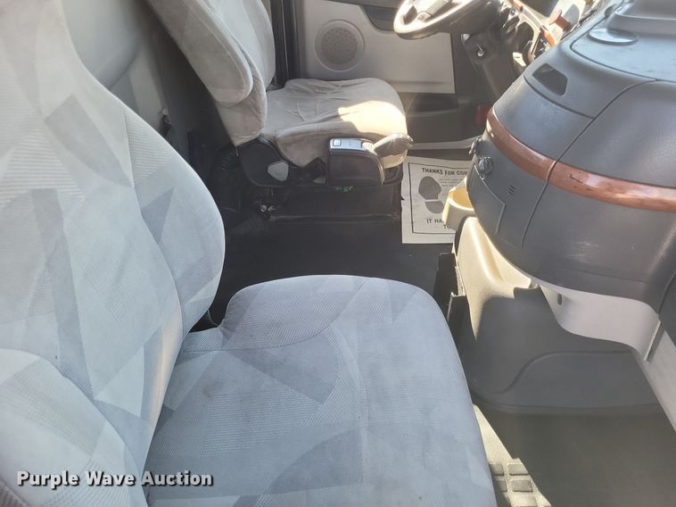 image for item MI9805 2011 Volvo VNM  semi truck