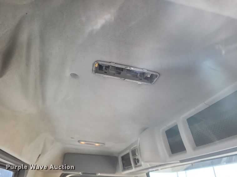 image for item MI9805 2011 Volvo VNM  semi truck