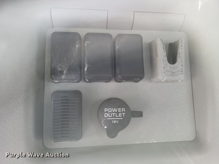 image for item MI9805 2011 Volvo VNM  semi truck