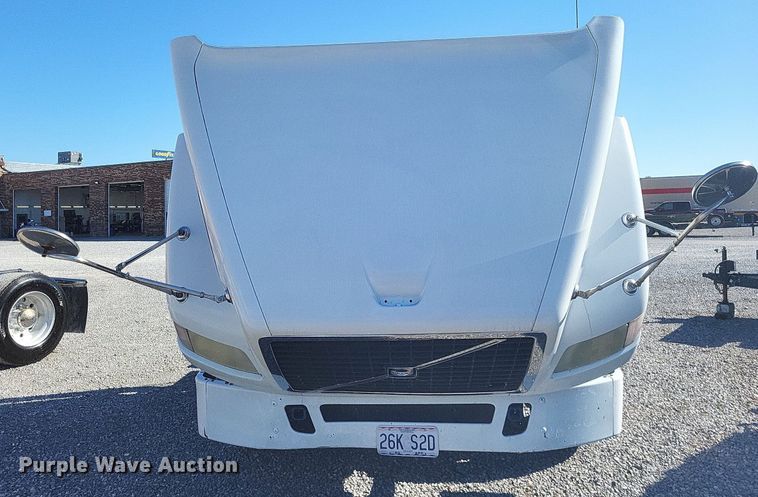 image for item MI9805 2011 Volvo VNM  semi truck