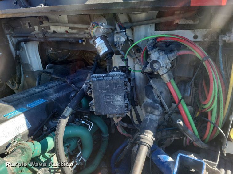 image for item MI9805 2011 Volvo VNM  semi truck