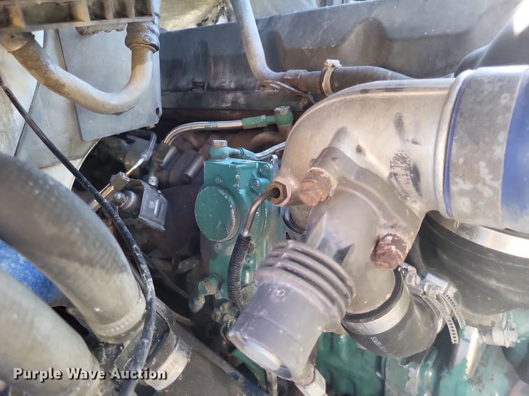 image for item MI9805 2011 Volvo VNM  semi truck