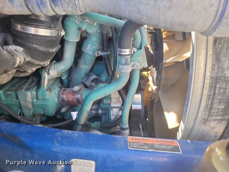 image for item MI9805 2011 Volvo VNM  semi truck