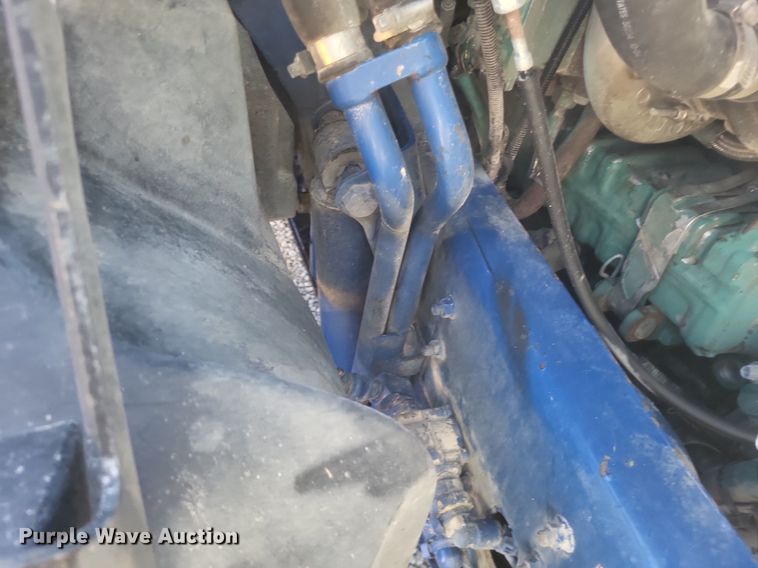 image for item MI9805 2011 Volvo VNM  semi truck