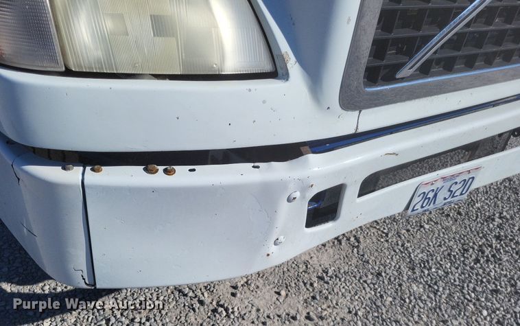 image for item MI9805 2011 Volvo VNM  semi truck