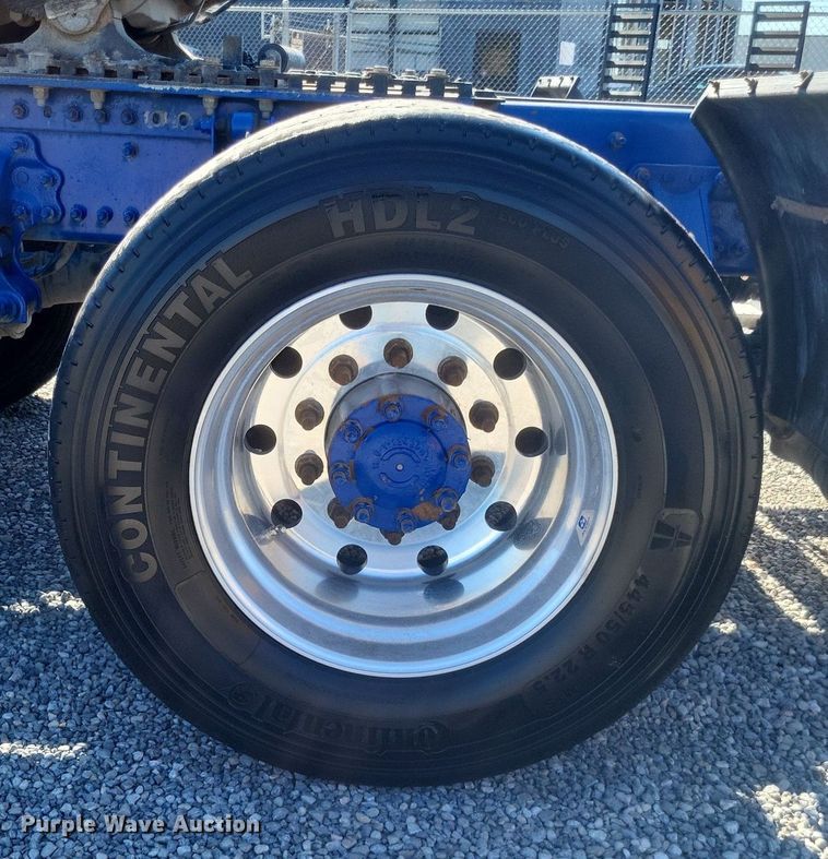 image for item MI9805 2011 Volvo VNM  semi truck