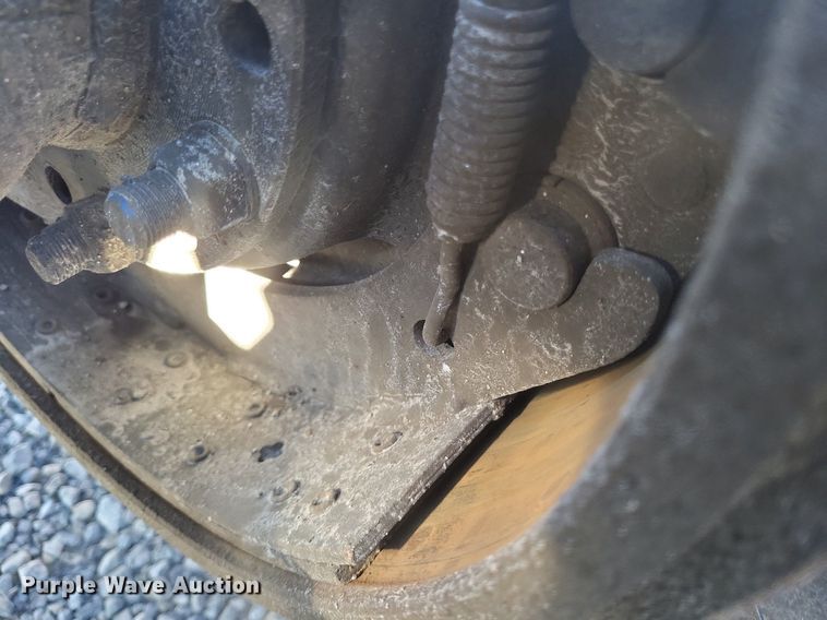 image for item MI9805 2011 Volvo VNM  semi truck