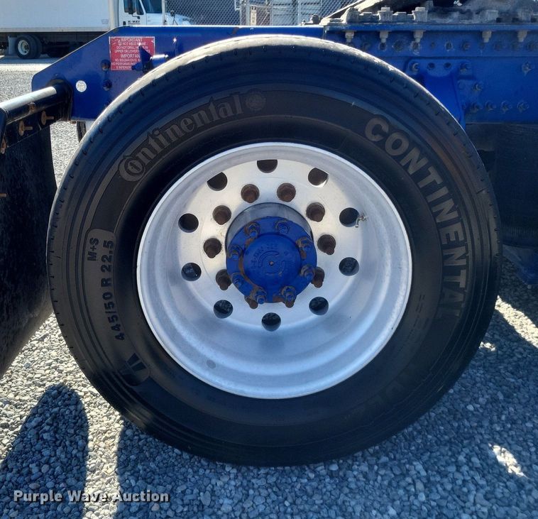 image for item MI9805 2011 Volvo VNM  semi truck