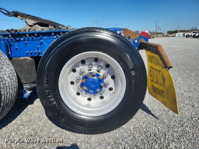 image for item MI9805 2011 Volvo VNM  semi truck