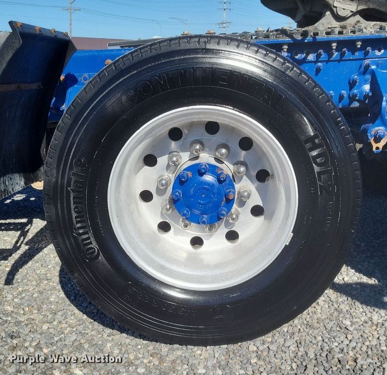 image for item MI9805 2011 Volvo VNM  semi truck