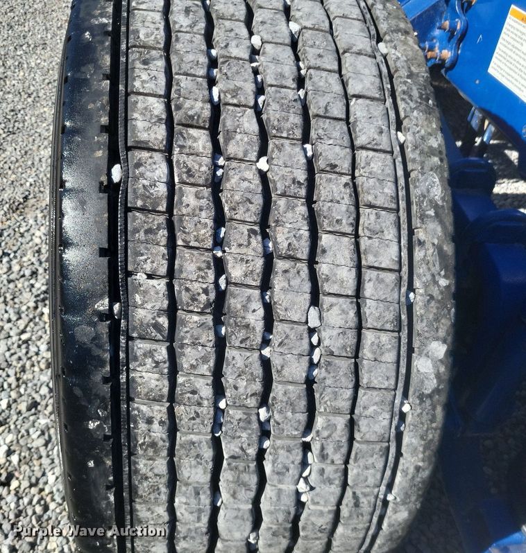 image for item MI9805 2011 Volvo VNM  semi truck