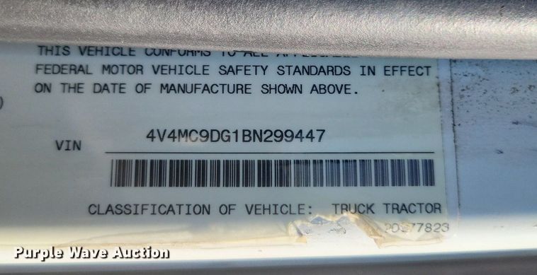 image for item MI9805 2011 Volvo VNM  semi truck