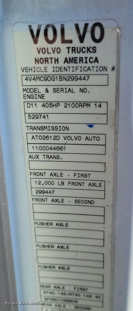 image for item MI9805 2011 Volvo VNM  semi truck