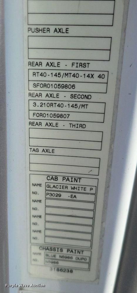 image for item MI9805 2011 Volvo VNM  semi truck