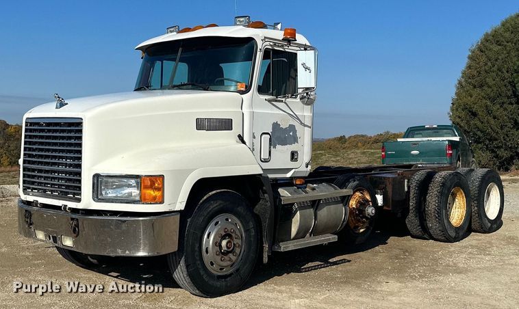 image for item MQ9508 1994 Mack CH613  truck cab and chassis
