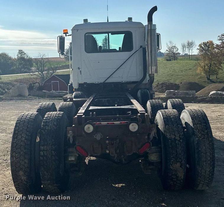 image for item MQ9508 1994 Mack CH613  truck cab and chassis