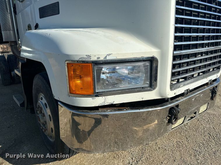 image for item MQ9508 1994 Mack CH613  truck cab and chassis