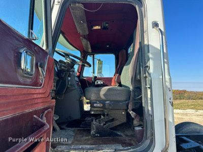 image for item MQ9508 1994 Mack CH613  truck cab and chassis