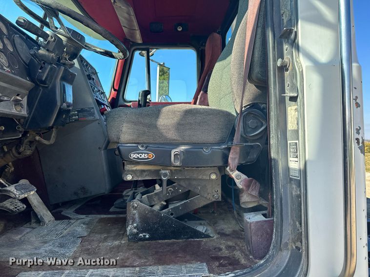 image for item MQ9508 1994 Mack CH613  truck cab and chassis