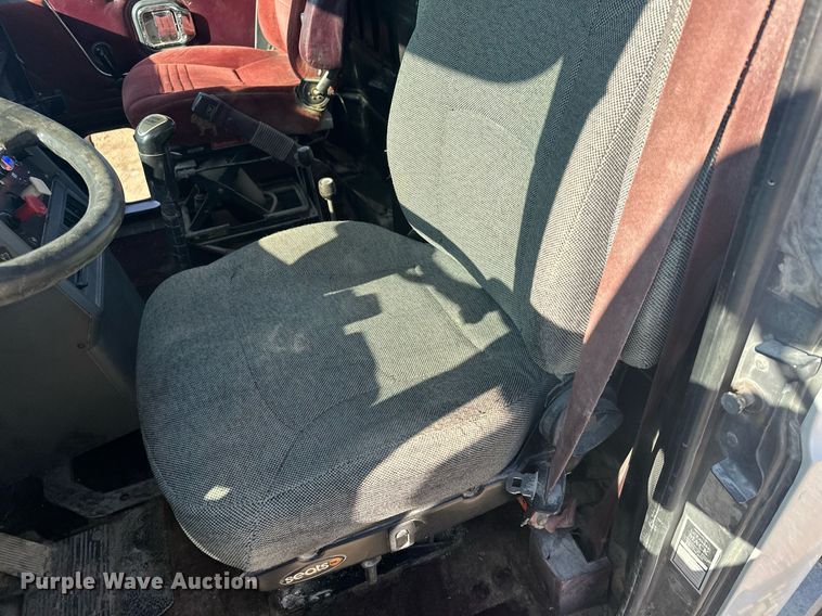 image for item MQ9508 1994 Mack CH613  truck cab and chassis