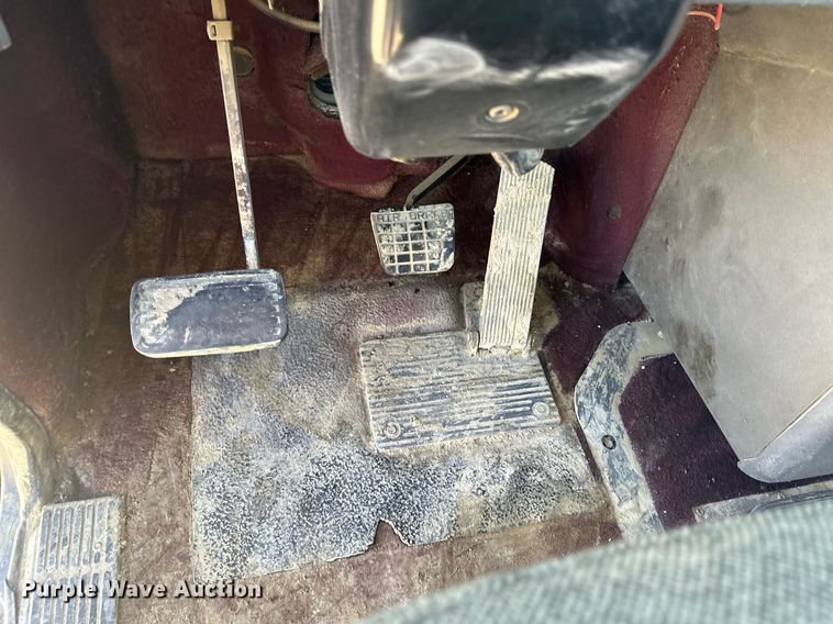 image for item MQ9508 1994 Mack CH613  truck cab and chassis