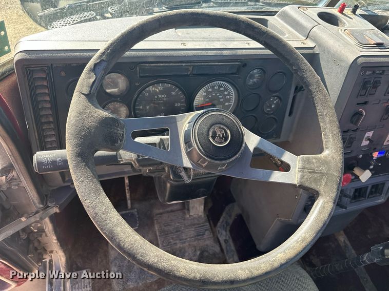 image for item MQ9508 1994 Mack CH613  truck cab and chassis