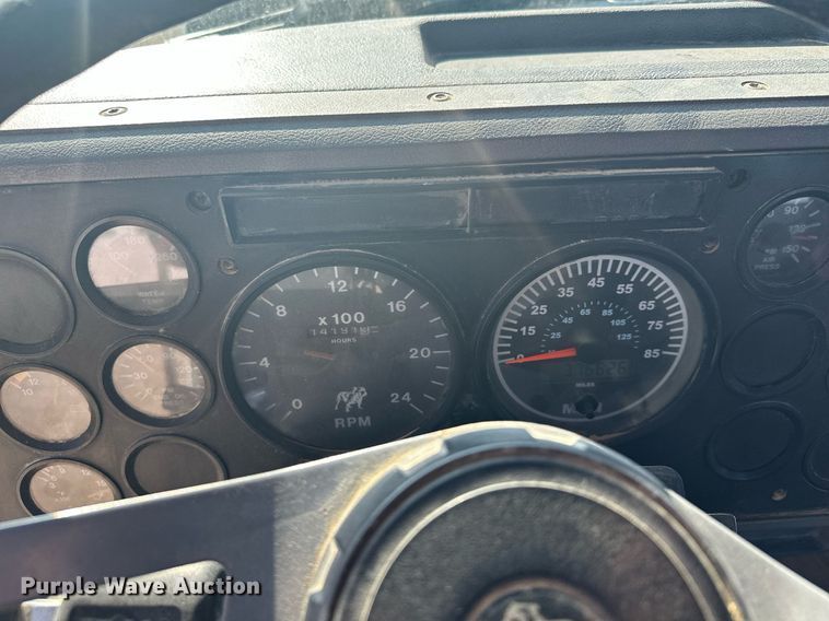 image for item MQ9508 1994 Mack CH613  truck cab and chassis