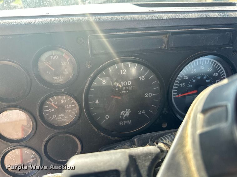 image for item MQ9508 1994 Mack CH613  truck cab and chassis