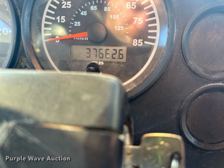 image for item MQ9508 1994 Mack CH613  truck cab and chassis