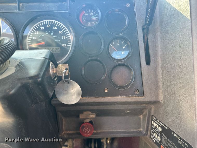 image for item MQ9508 1994 Mack CH613  truck cab and chassis