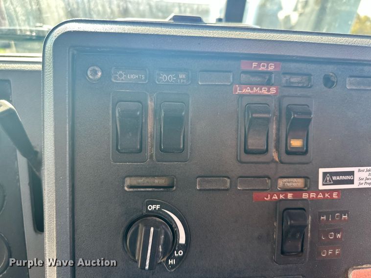 image for item MQ9508 1994 Mack CH613  truck cab and chassis