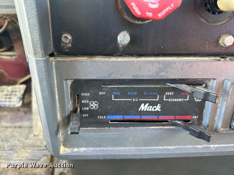 image for item MQ9508 1994 Mack CH613  truck cab and chassis