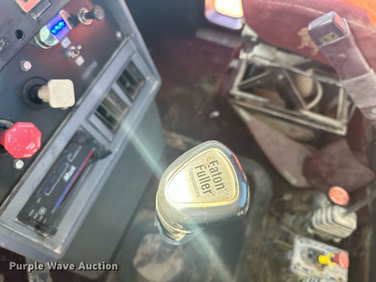 image for item MQ9508 1994 Mack CH613  truck cab and chassis