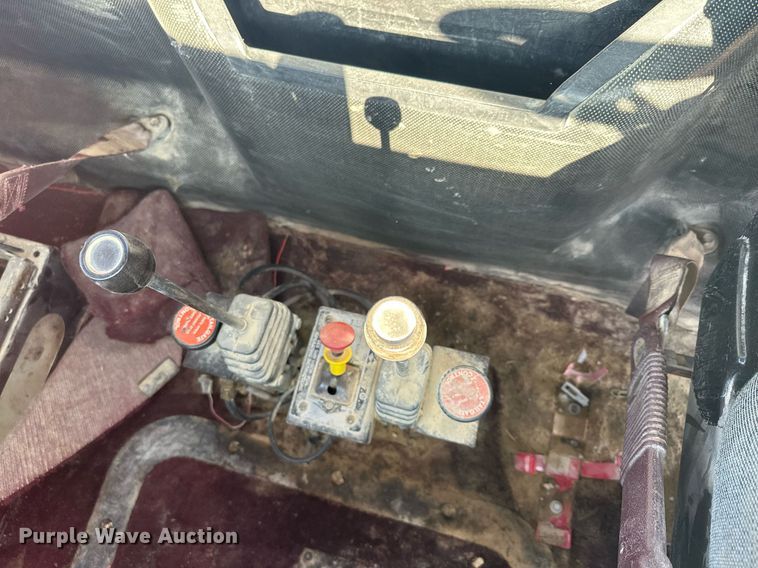 image for item MQ9508 1994 Mack CH613  truck cab and chassis