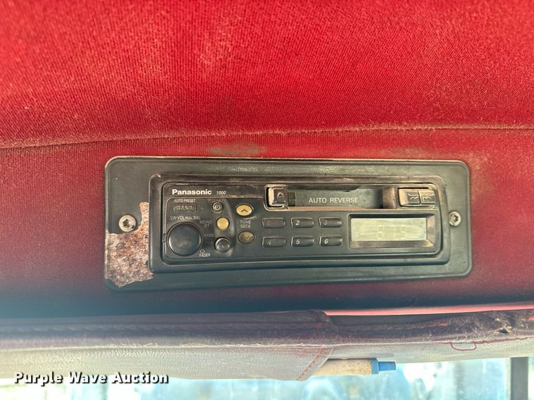 image for item MQ9508 1994 Mack CH613  truck cab and chassis