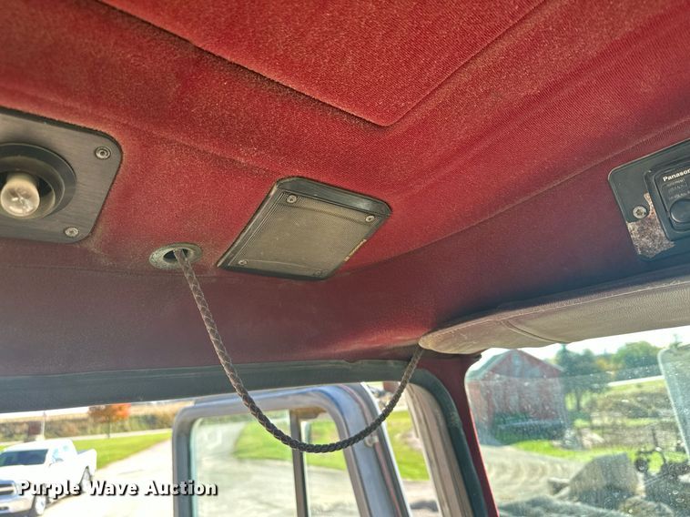 image for item MQ9508 1994 Mack CH613  truck cab and chassis