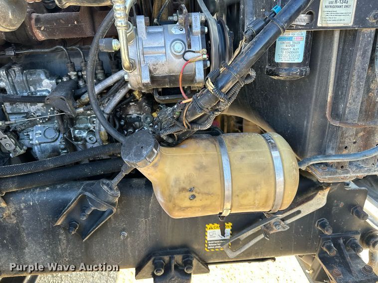 image for item MQ9508 1994 Mack CH613  truck cab and chassis