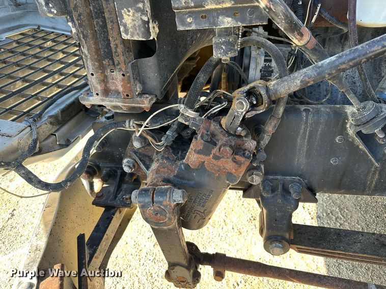 image for item MQ9508 1994 Mack CH613  truck cab and chassis