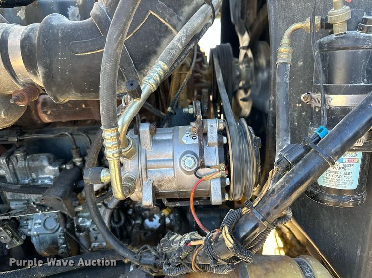 image for item MQ9508 1994 Mack CH613  truck cab and chassis