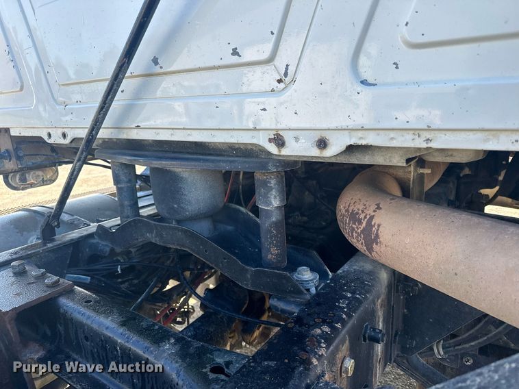 image for item MQ9508 1994 Mack CH613  truck cab and chassis