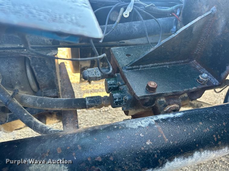 image for item MQ9508 1994 Mack CH613  truck cab and chassis